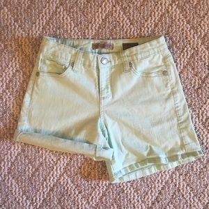 Mint Mom Short